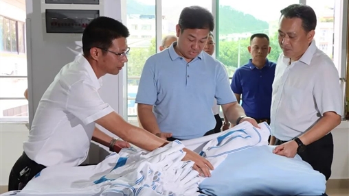 梧州市市委常委、統(tǒng)戰(zhàn)部部長(zhǎng)何世恰蒞臨百裕集團(tuán)調(diào)研指導(dǎo)